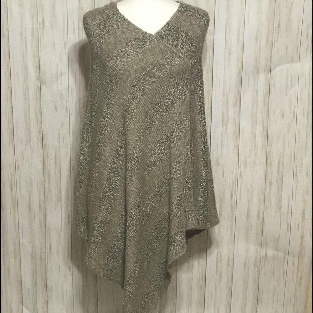 Chico’s Women’s Gray Brown and Cream Knit Poncho